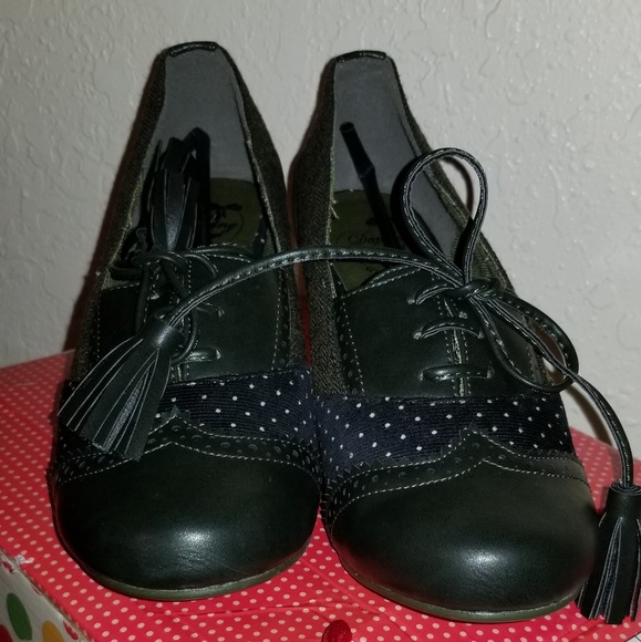 Dancing Days by Banned 40s style Moss Garden - Picture 2 of 4